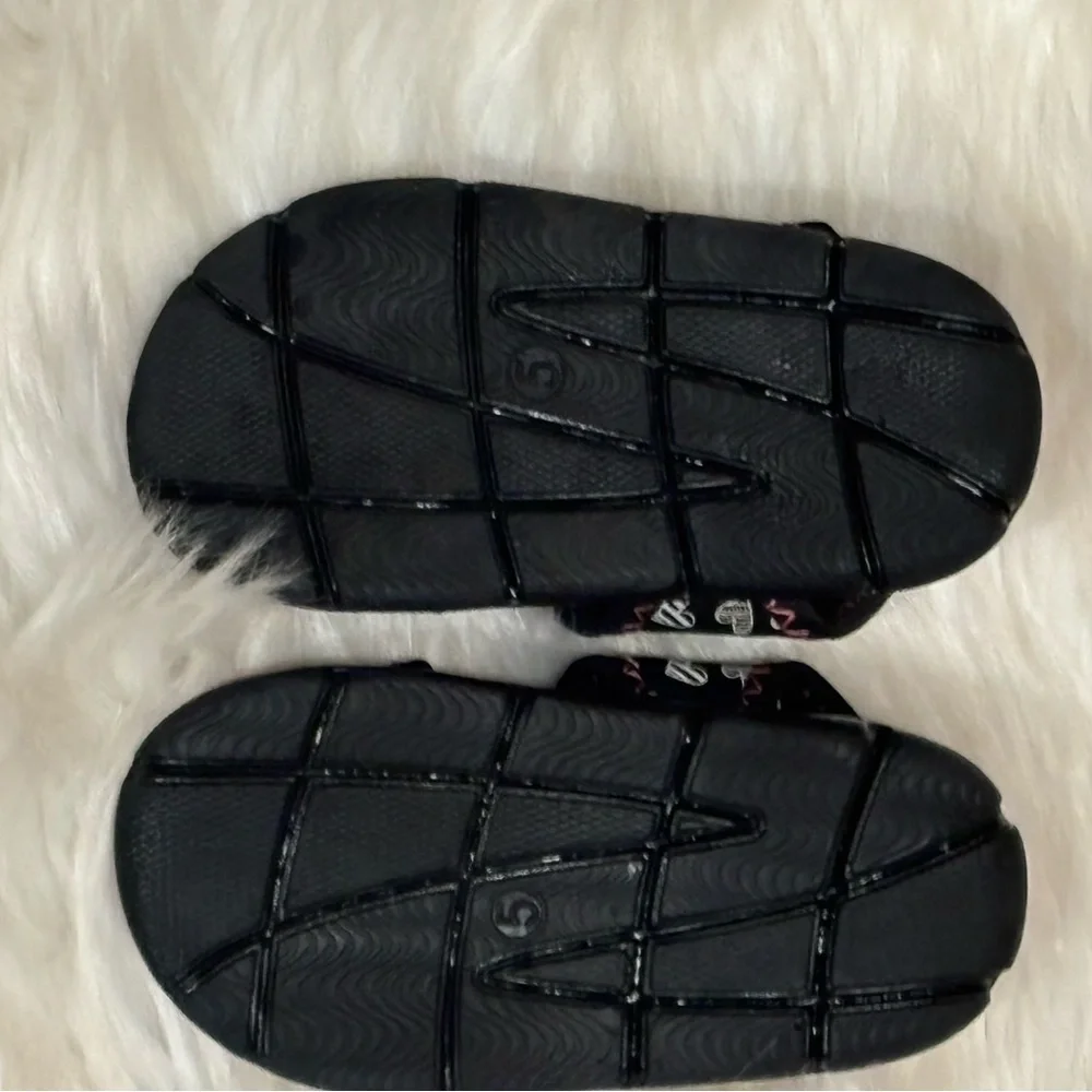 Wonder Nation Pink and Black Water Sandals size 5